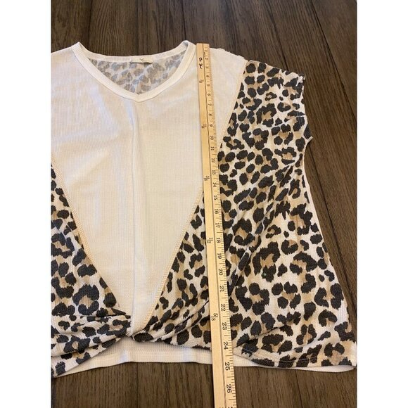Hopely Women's V-Neck Shirt Leopard Print Knot Front Detail Short Sleeve Top - Picture 6 of 8
